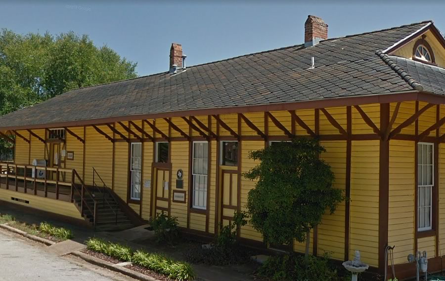 The Frankston Depot Library system is located at 159 W. Railroad Avenue
