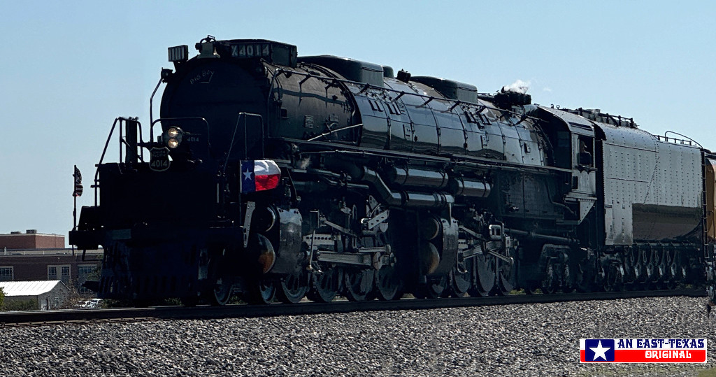 Big Boy #4014 leaving the City of West, Texas, northbound, headed for Fort Worth